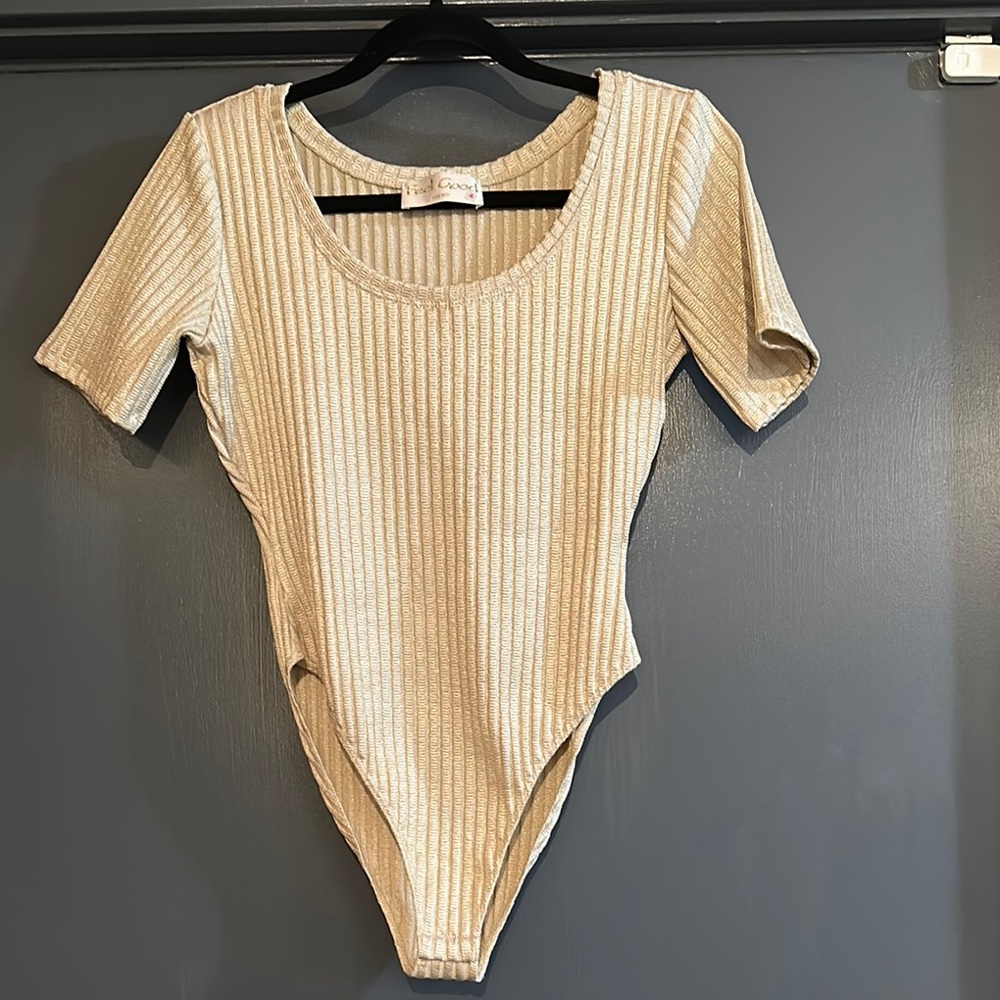 Beautiful 1990’s Vintage Lt. Gold Metallic Ribbed Body Suit Sz M
